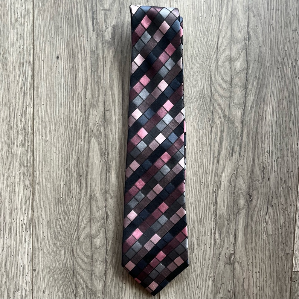 Geoffrey Beene Men’s Neck Tie Square Tile Pink Silk Workwear Dressy Formal